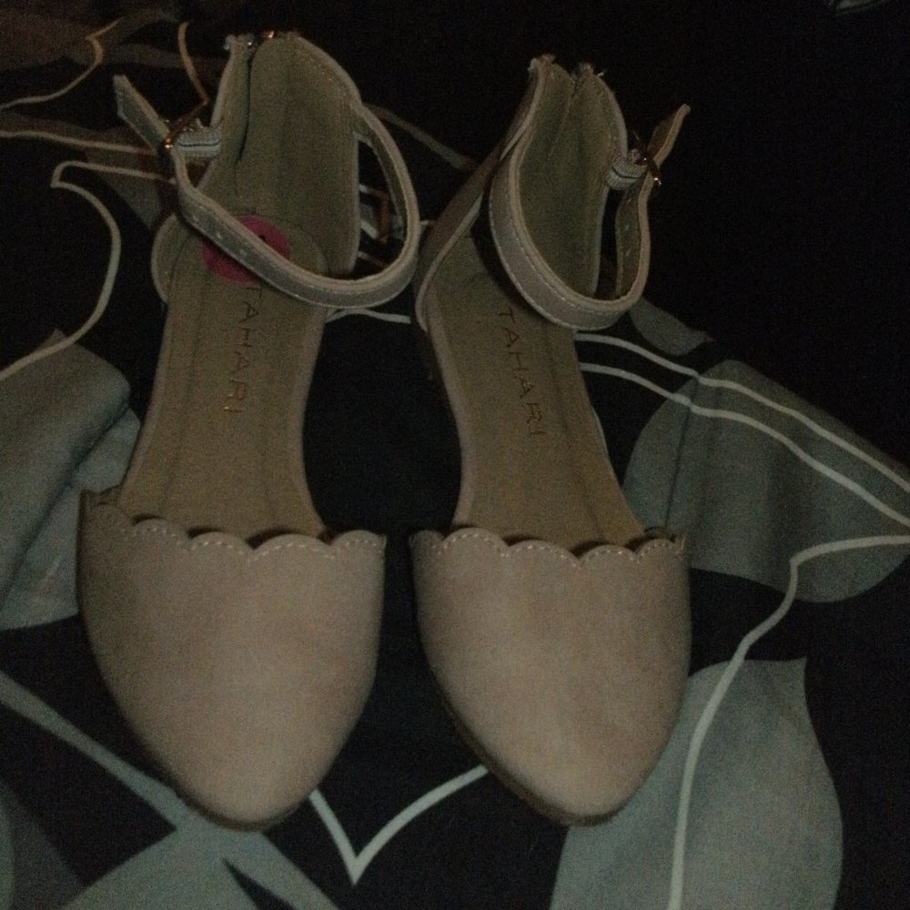 Tahari Toddler girl Tan Beige Shoes with Ankle Straps & Closed Toe size 11